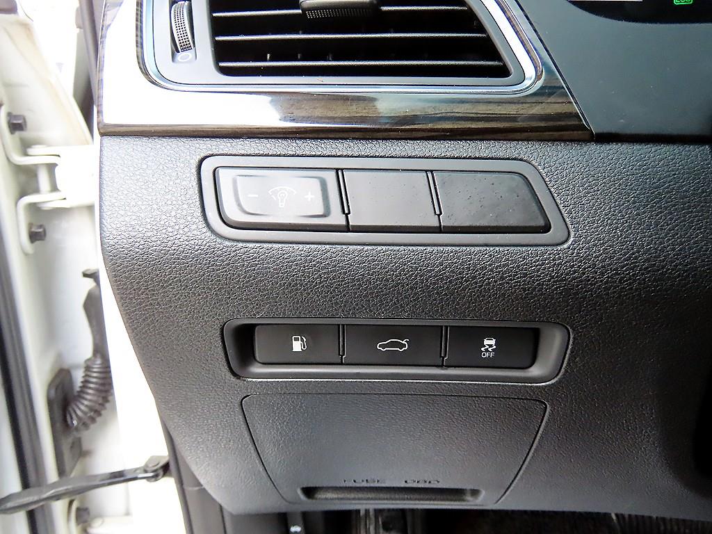 HYUNDAI Sonata - Vista 12