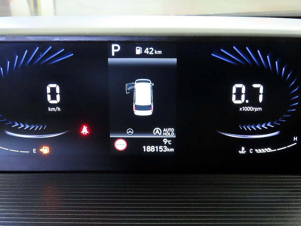 HYUNDAI Staria - Vista 8