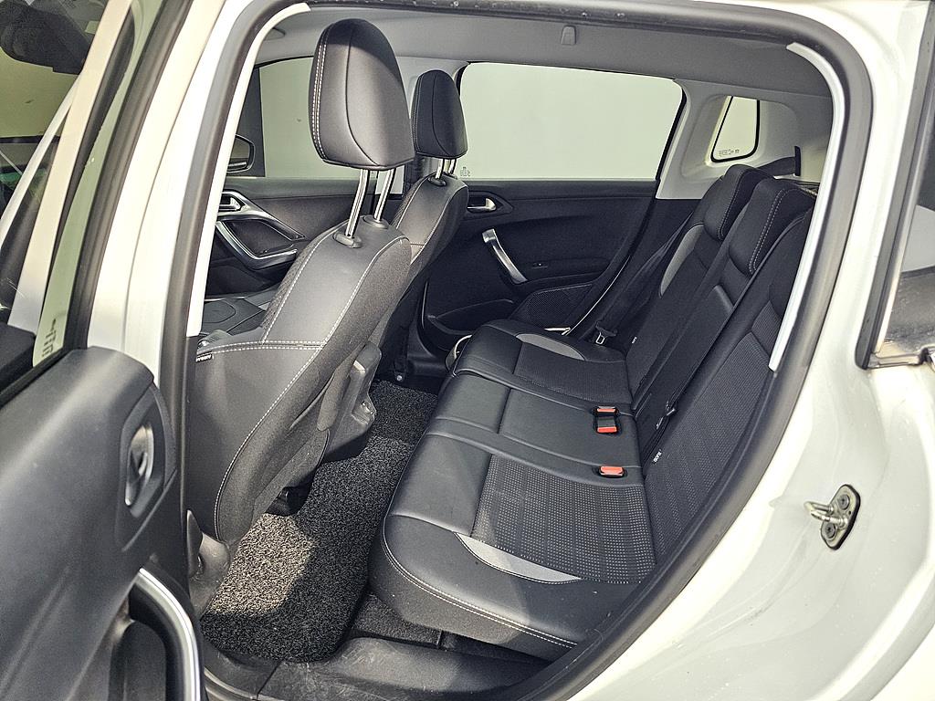 Peugeot 2008 - Vista 9