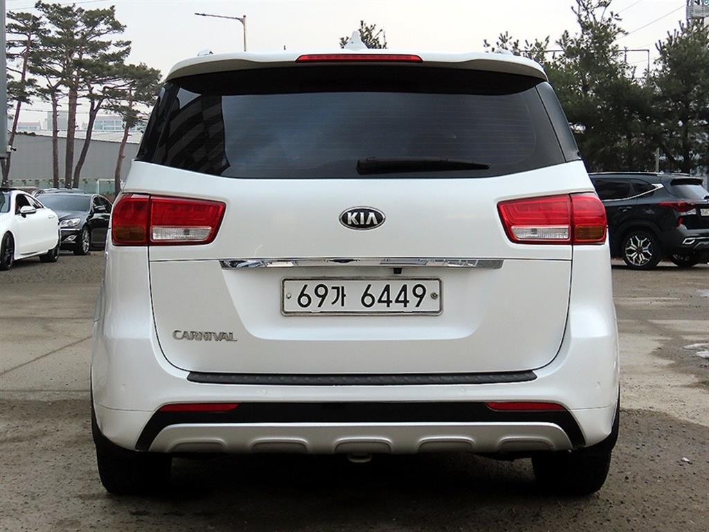 KIA Carnival - Vista 4
