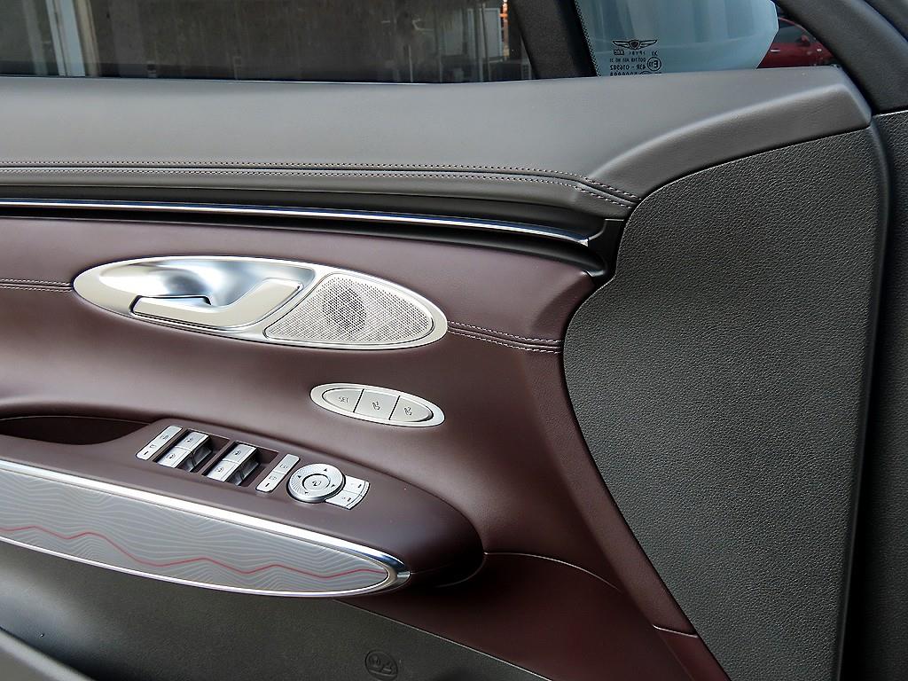 Genesis GV70 - Vista 12