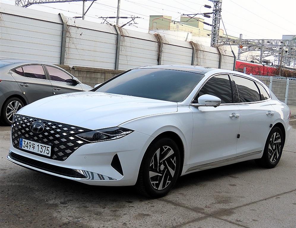 HYUNDAI Grandeur - Vista 2