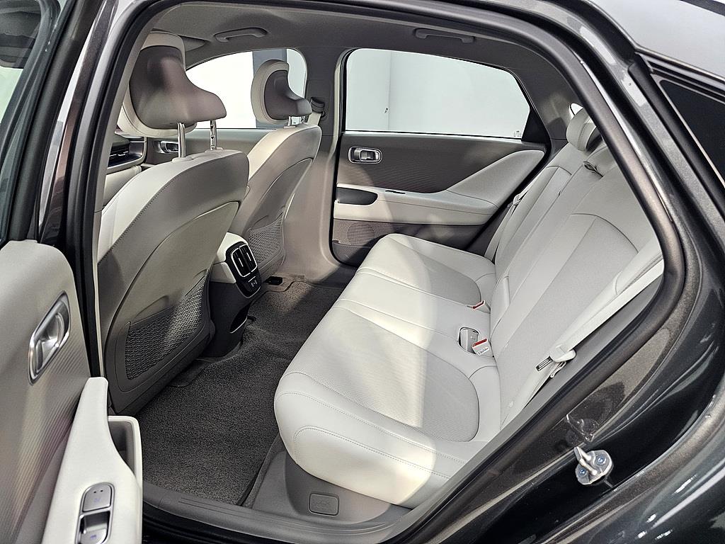 HYUNDAI Ioniq 6 - Vista 8