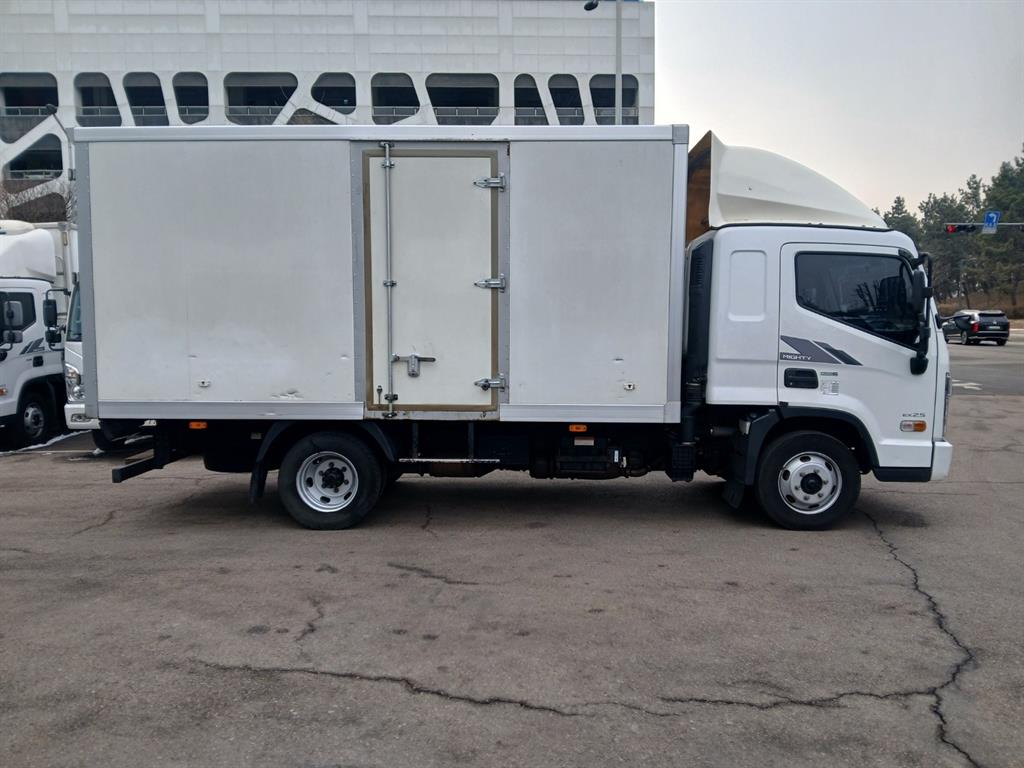 medium and large cargo truck 2015 Blanco - Importación desde Corea - HF Imports Iquique - Foto 19