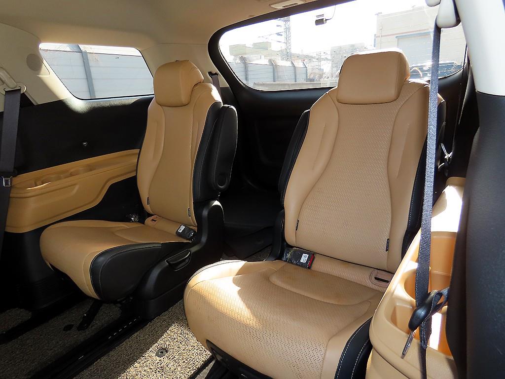 KIA Carnival - Vista 7