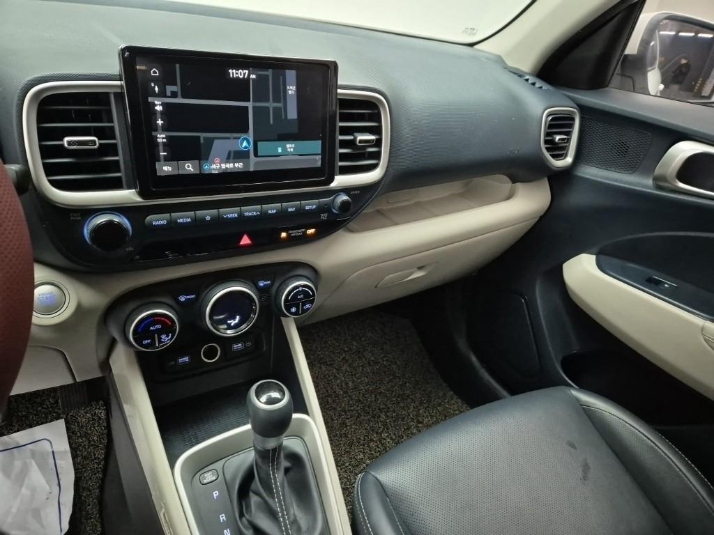 HYUNDAI Venue - Vista 10
