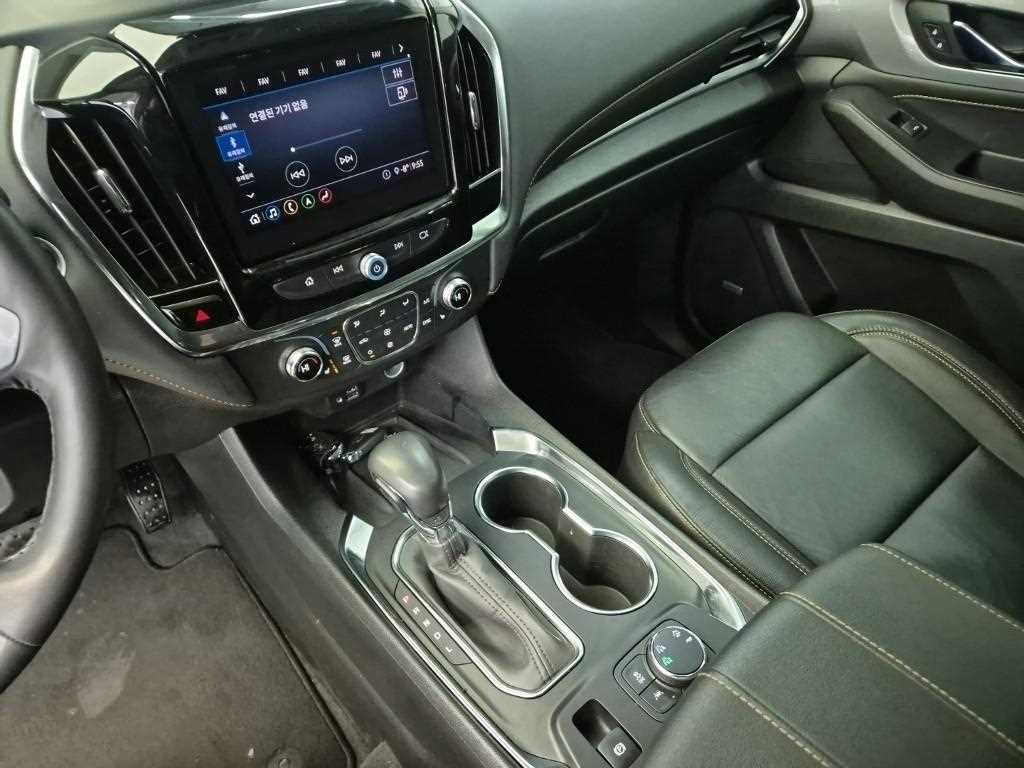 Chevrolet Travers - Vista 10