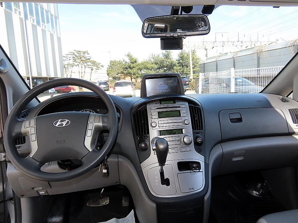 HYUNDAI Starex - Vista 8