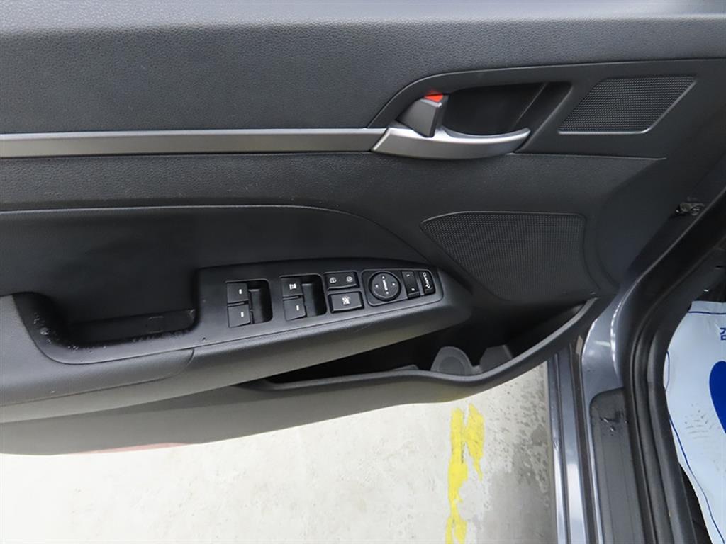 HYUNDAI Avante - Vista 12