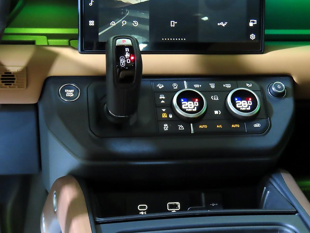 Land Rover Defender - Vista 12