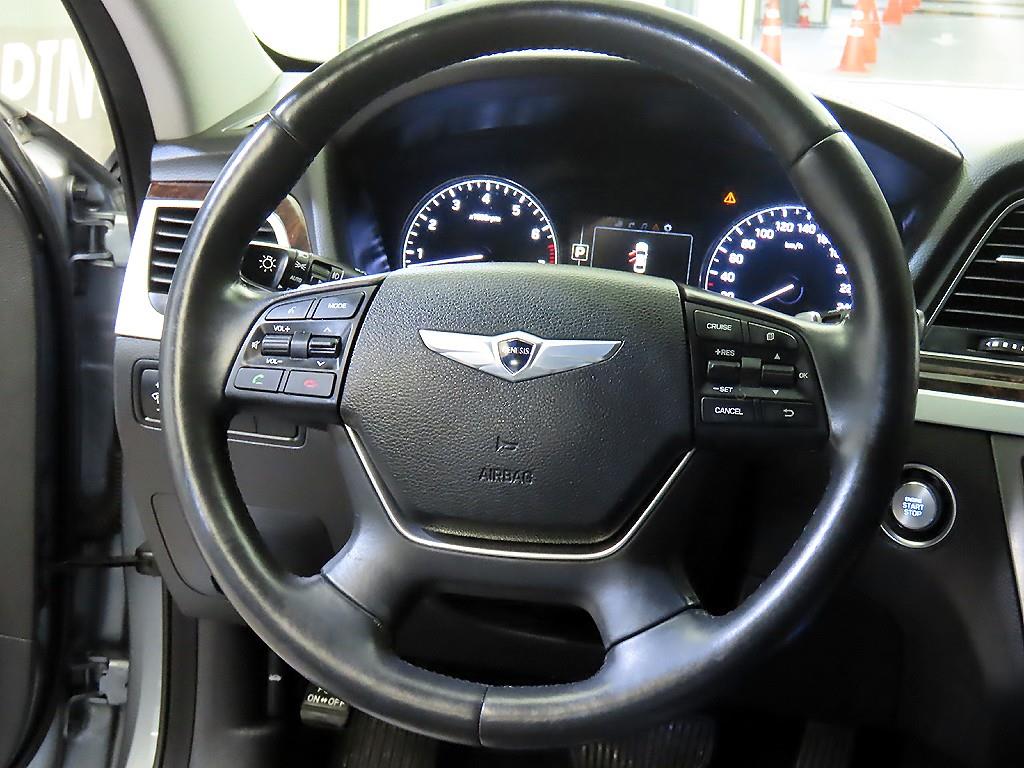 HYUNDAI Genesis - Vista 8