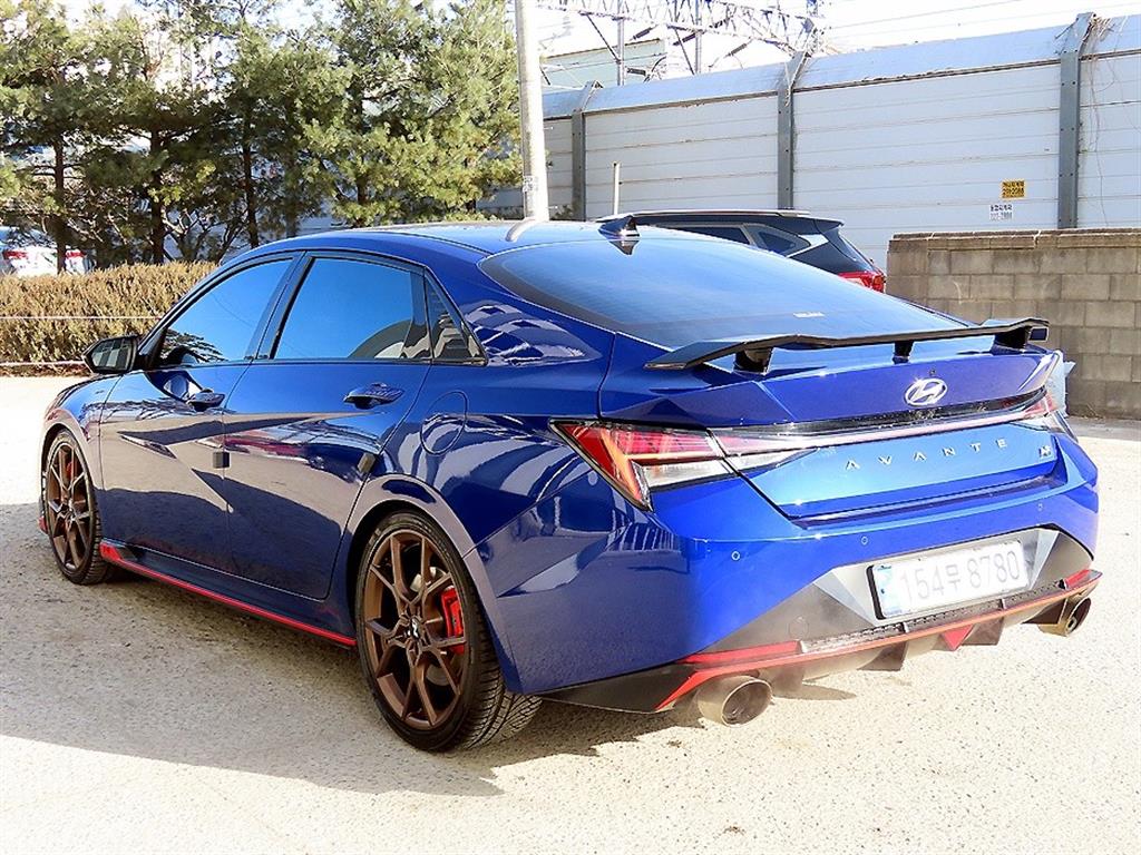 HYUNDAI Avante - Vista 3