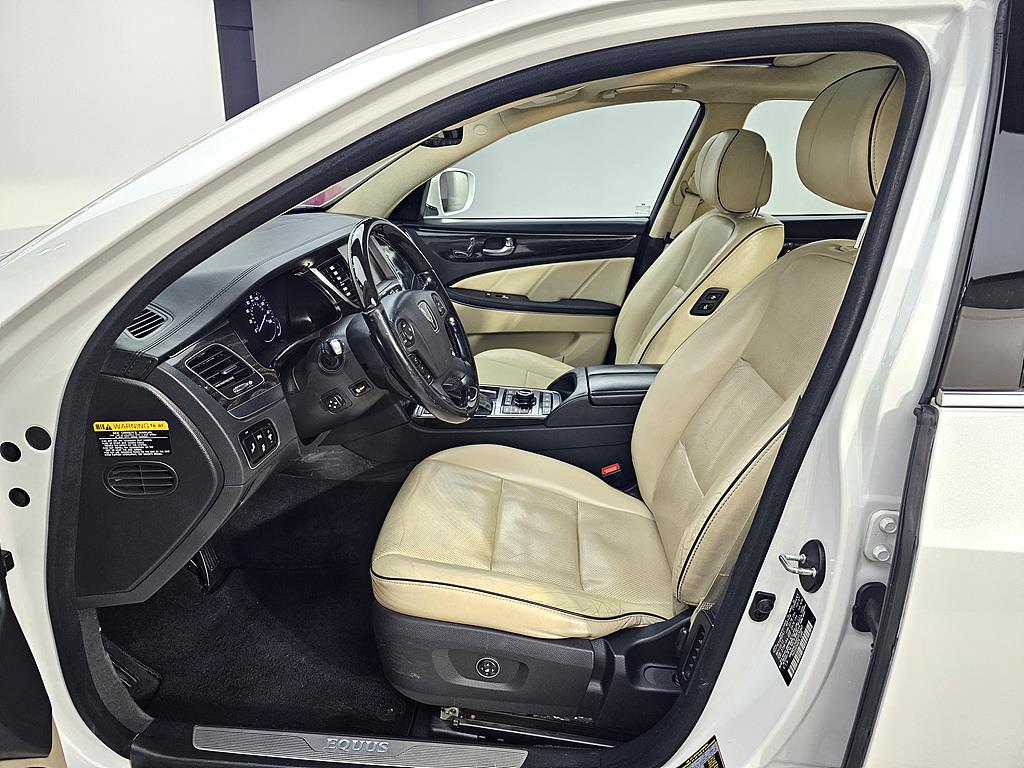 HYUNDAI Equus - Vista 8