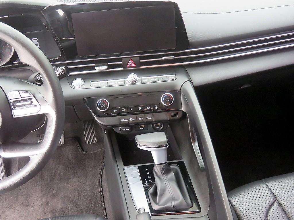 HYUNDAI Avante - Vista 10