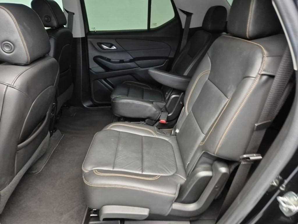 Chevrolet Travers - Vista 12