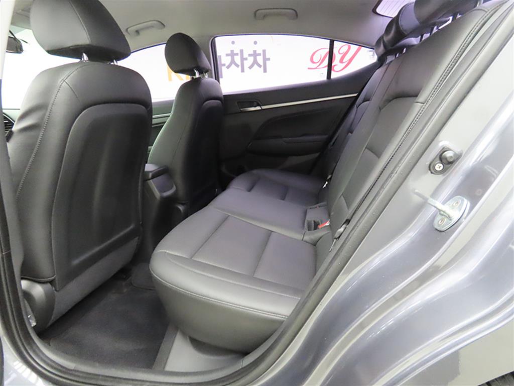 HYUNDAI Avante - Vista 6