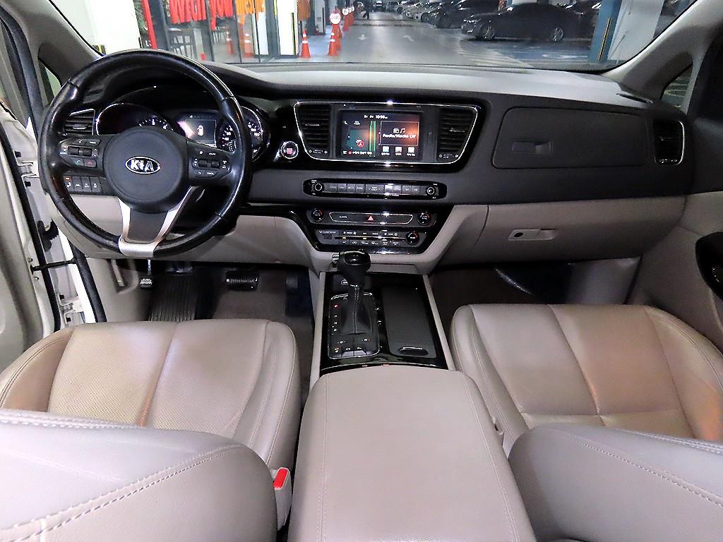 KIA Carnival - Vista 10