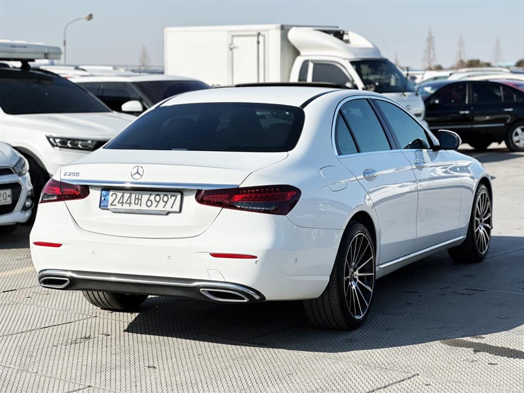 Mercedes Benz E class - Vista 4