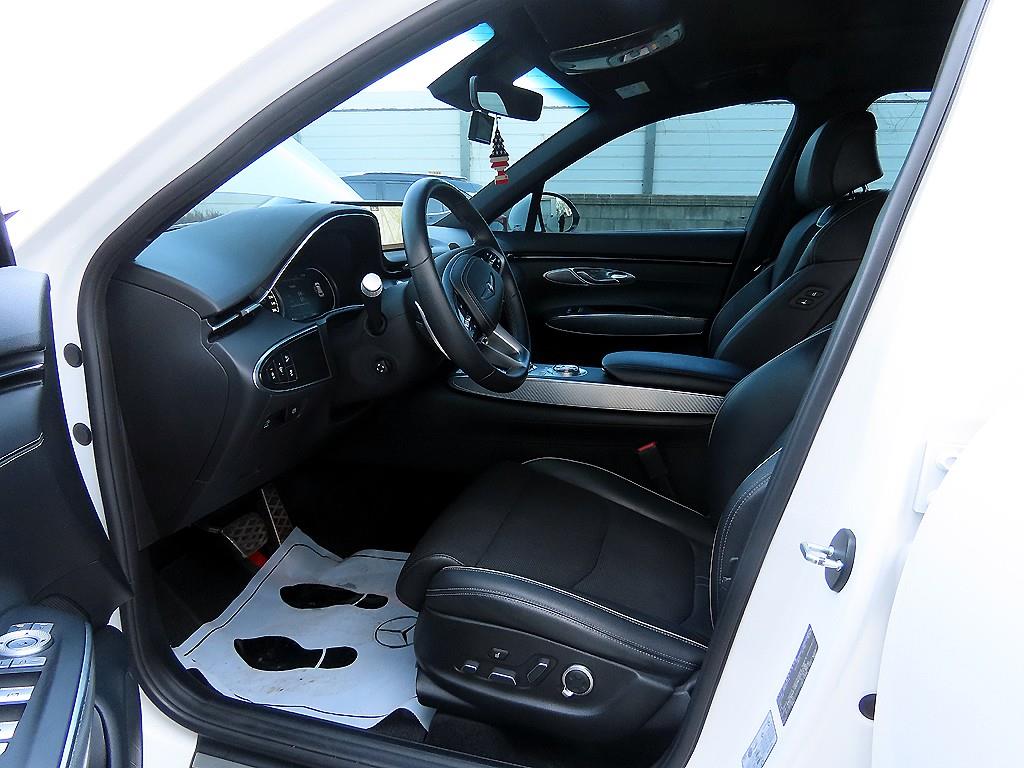 Genesis GV70 - Vista 5