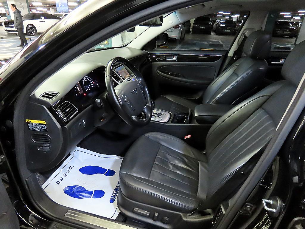 HYUNDAI Genesis - Vista 6