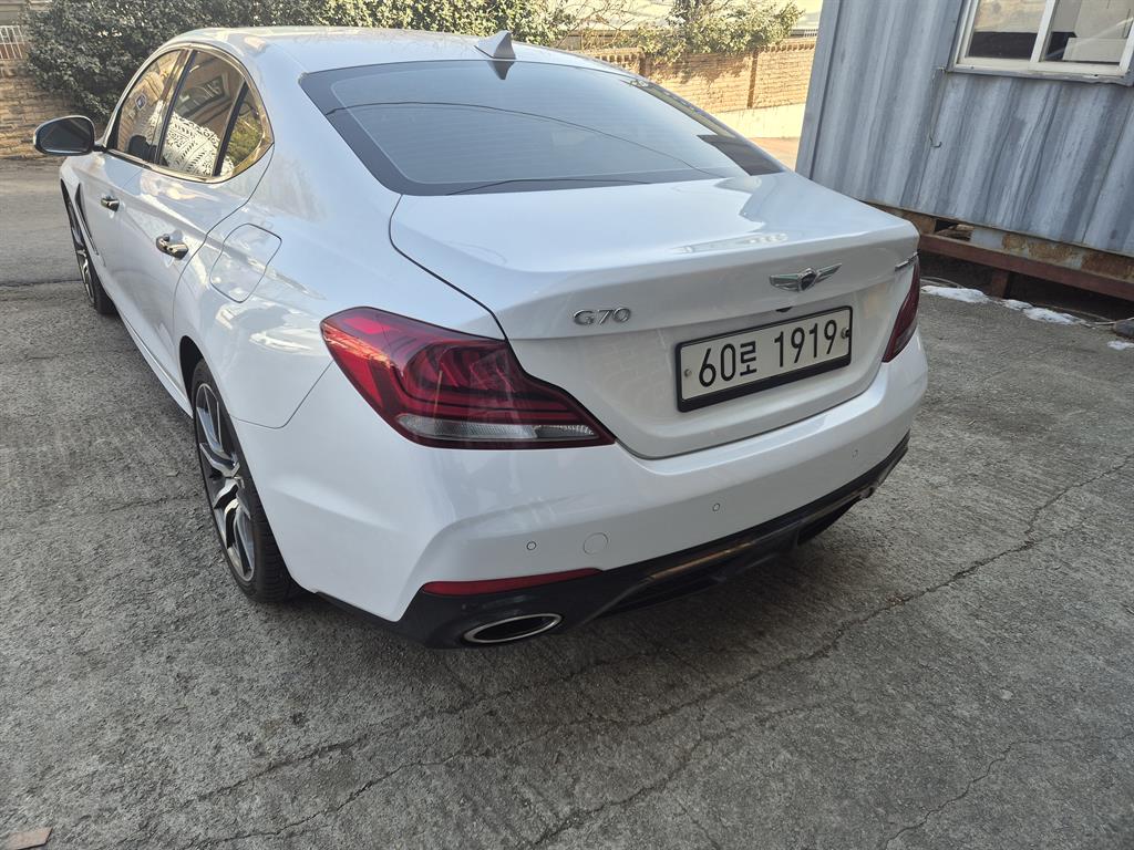 Genesis G70 - Vista 4