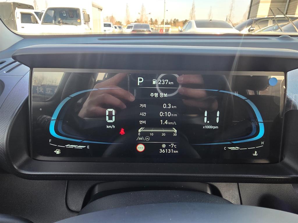 HYUNDAI Casper - Vista 8