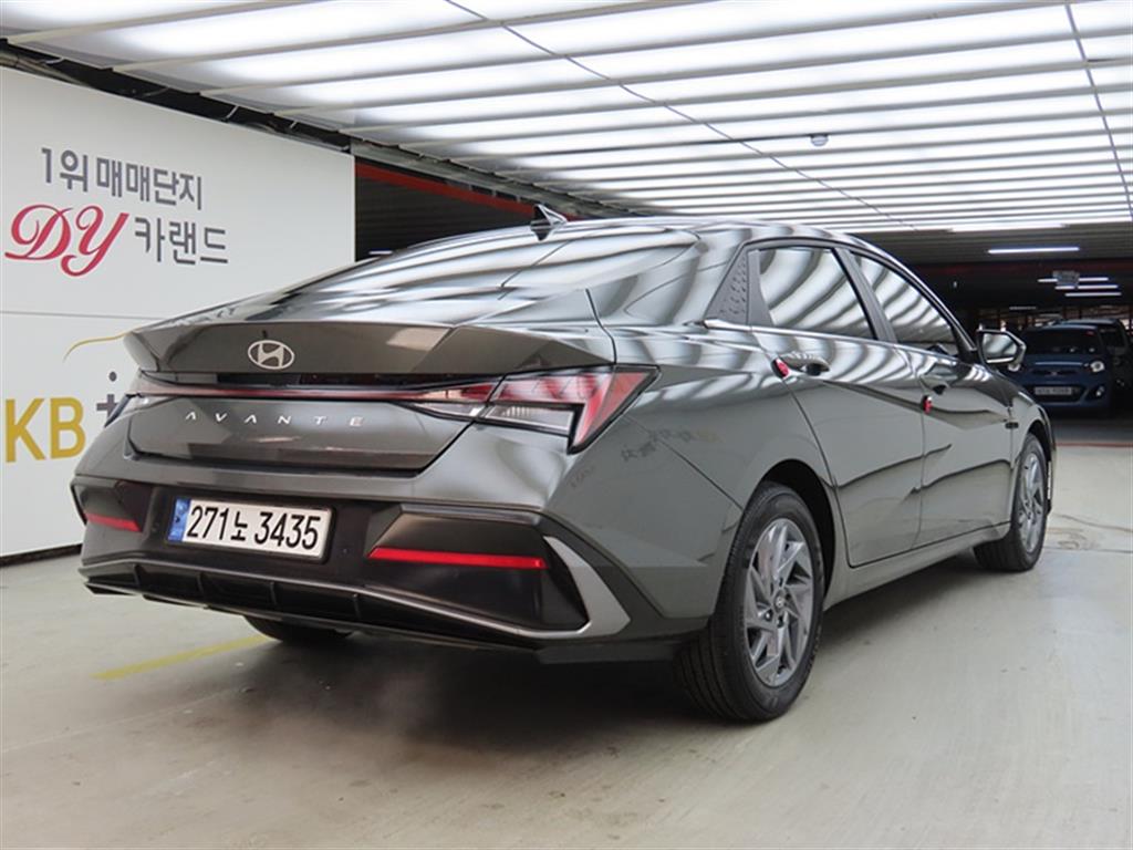 HYUNDAI Avante - Vista 4