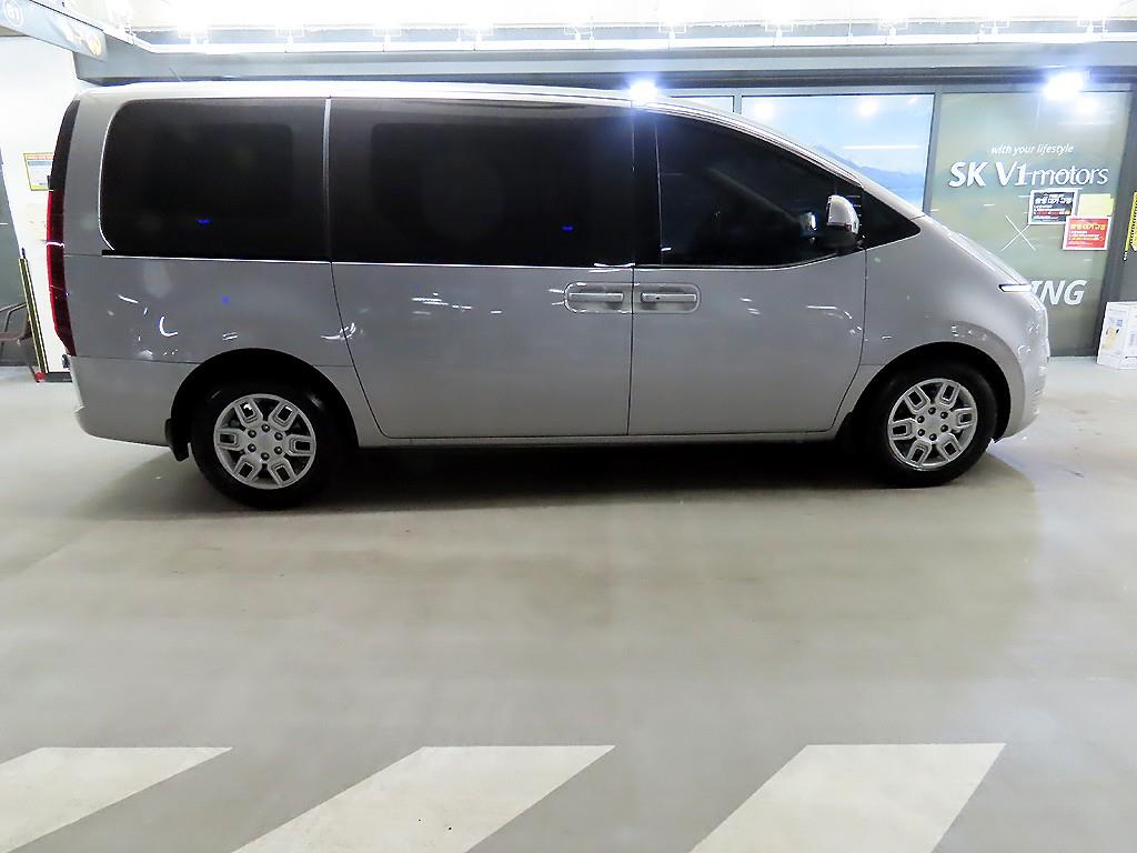 HYUNDAI Staria - Vista 3