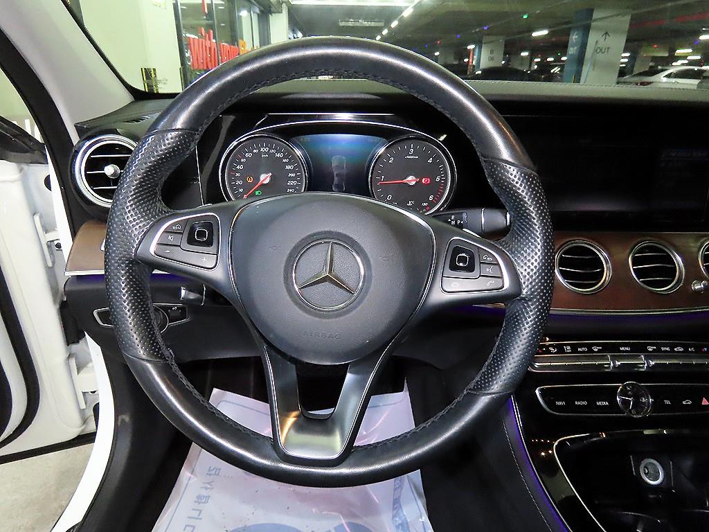 Mercedes Benz E class - Vista 8