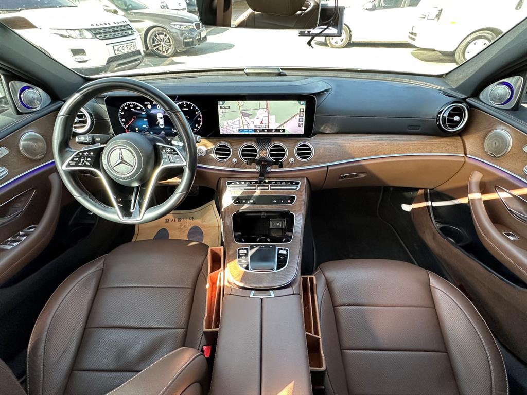 Mercedes Benz E class - Vista 8