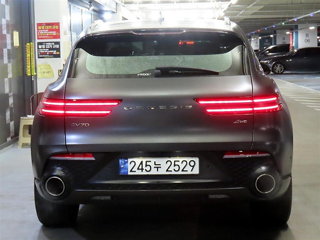 Genesis GV70 - Vista 5