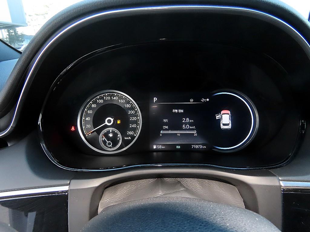 Genesis GV70 - Vista 9