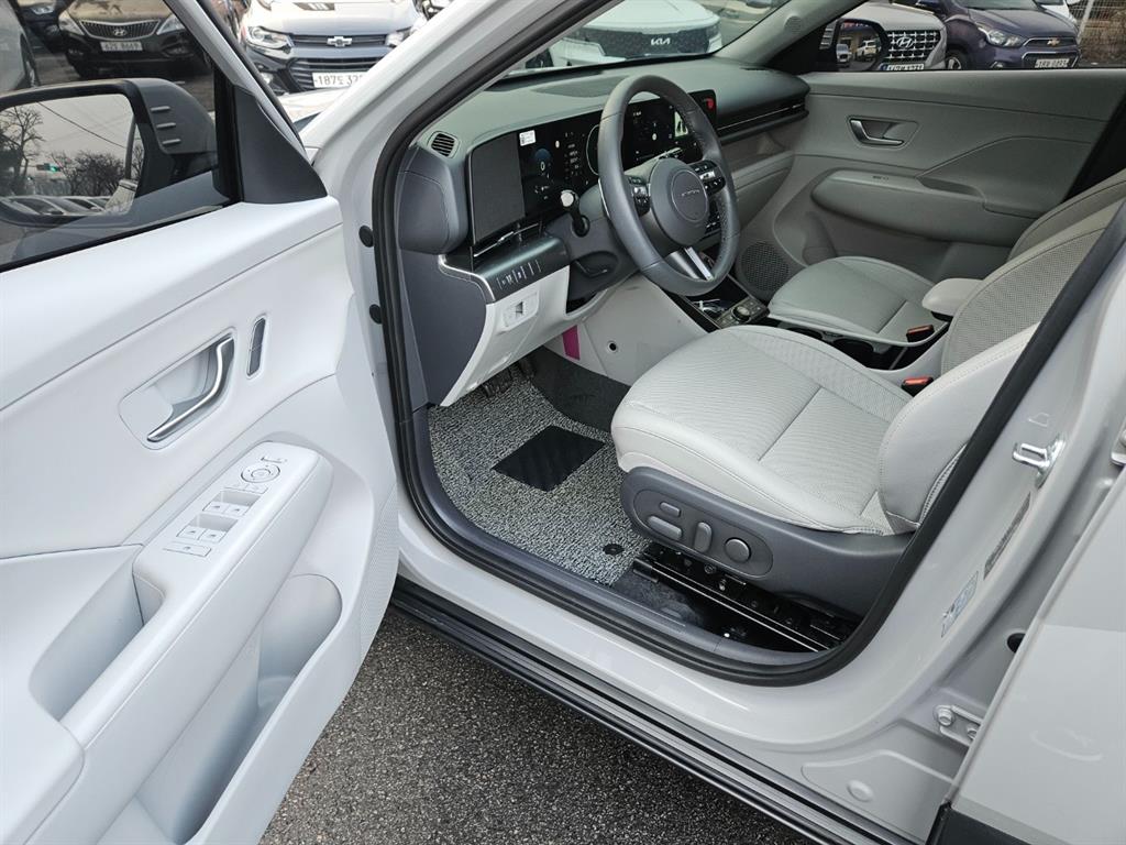 HYUNDAI Kona - Vista 7