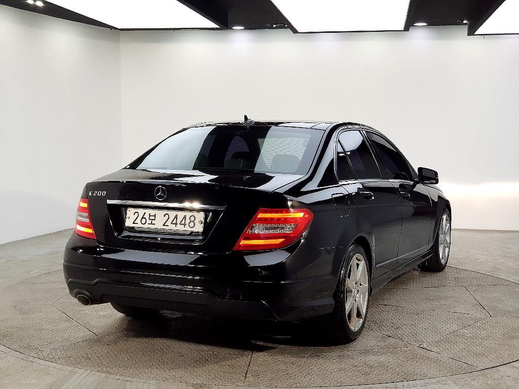 Mercedes Benz C Class - Vista 4