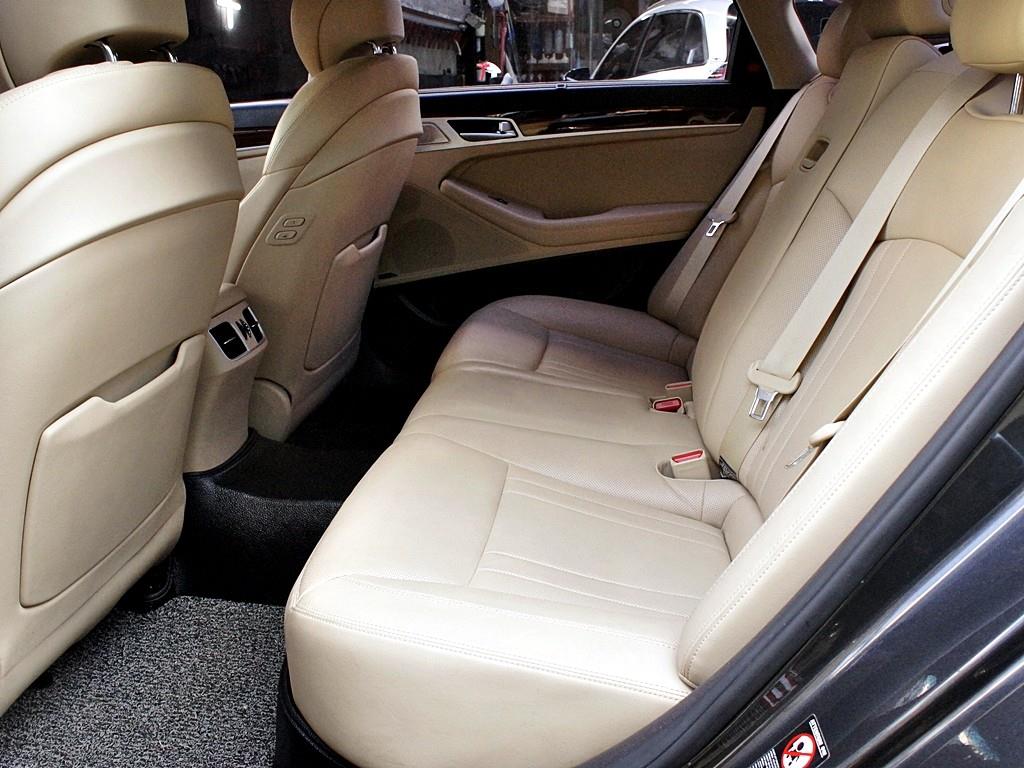 Genesis G80 - Vista 11