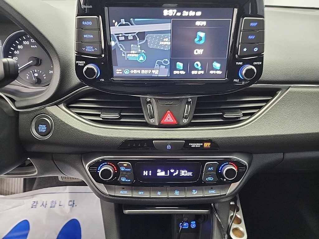 HYUNDAI i30 - Vista 10