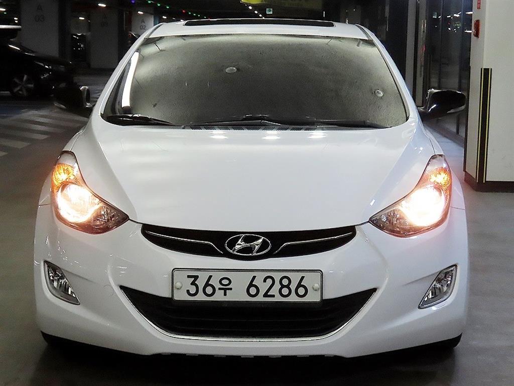 HYUNDAI Avante - Vista 2