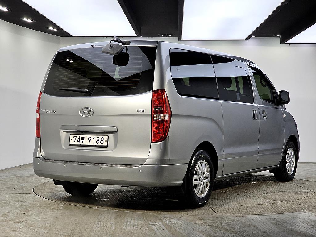 HYUNDAI Starex - Vista 4