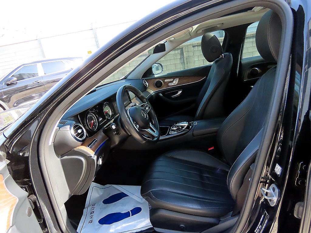 Mercedes Benz E class - Vista 5