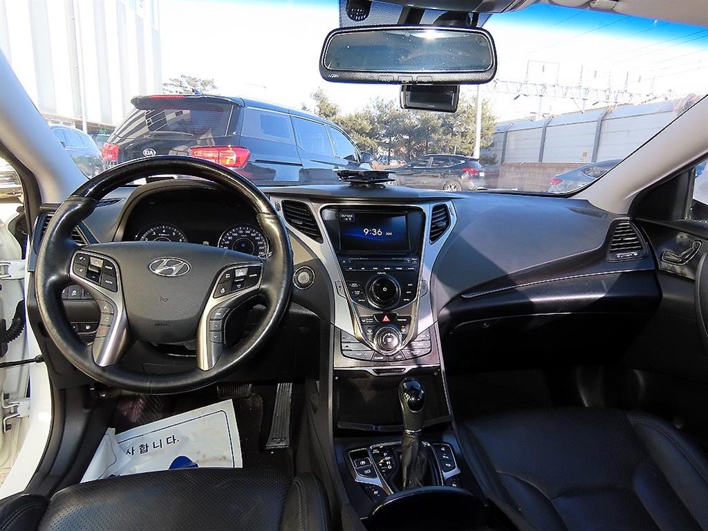 HYUNDAI Grandeur - Vista 7