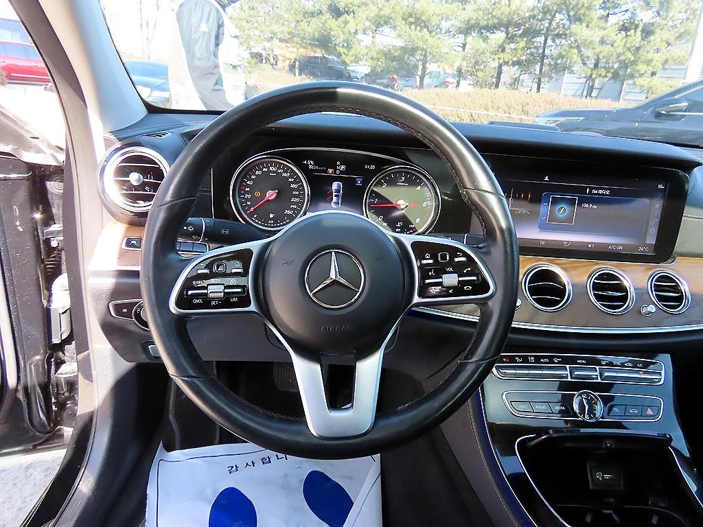 Mercedes Benz E class - Vista 8