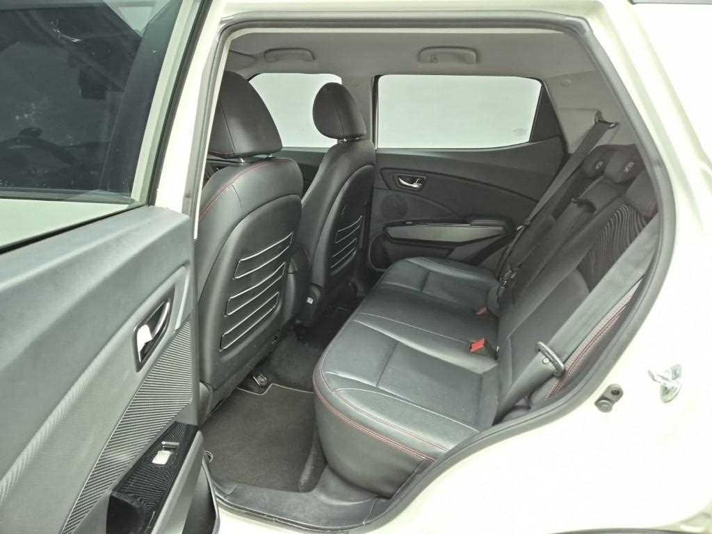 Ssangyong Tivoli - Vista 12