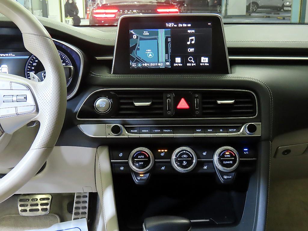 Genesis G70 - Vista 11