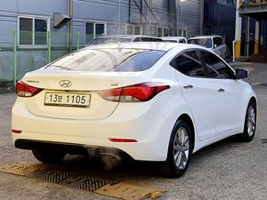 HYUNDAI Avante - Vista 8