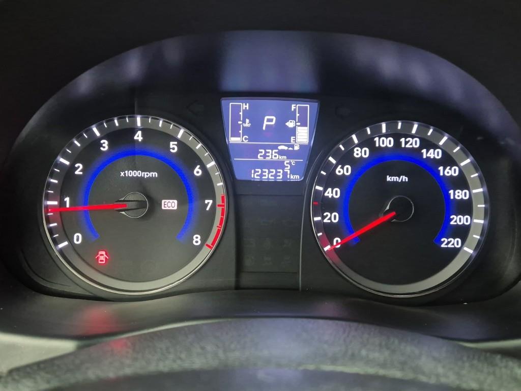 HYUNDAI Accent - Vista 7