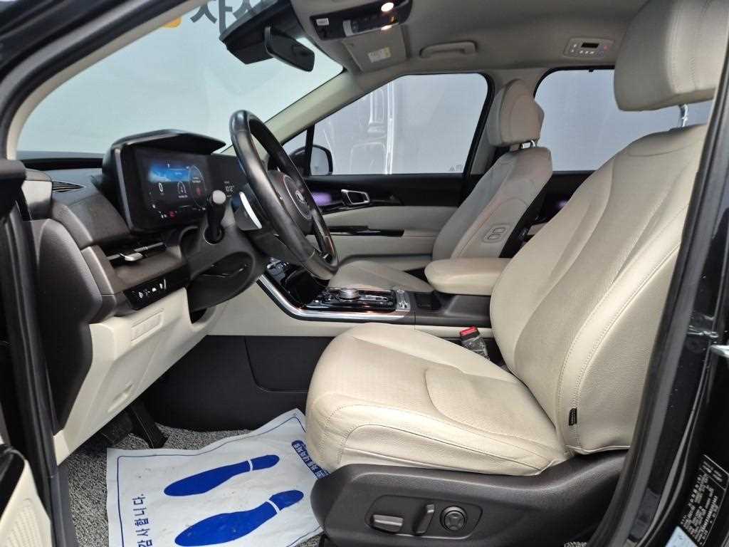 KIA Carnival - Vista 11