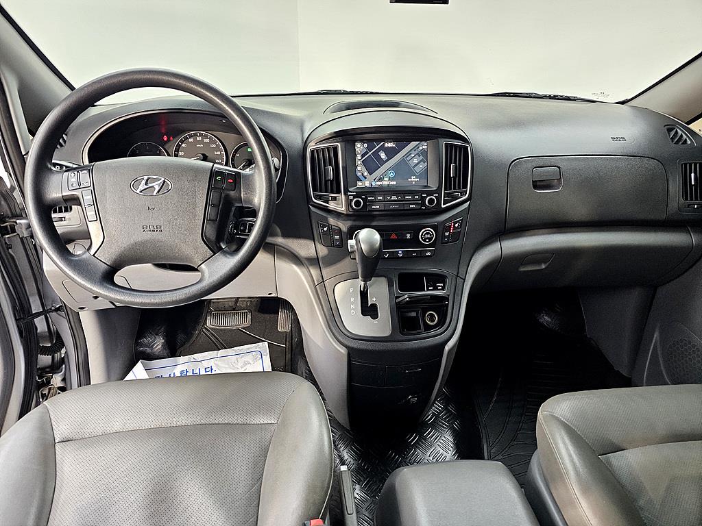 HYUNDAI Starex - Vista 5