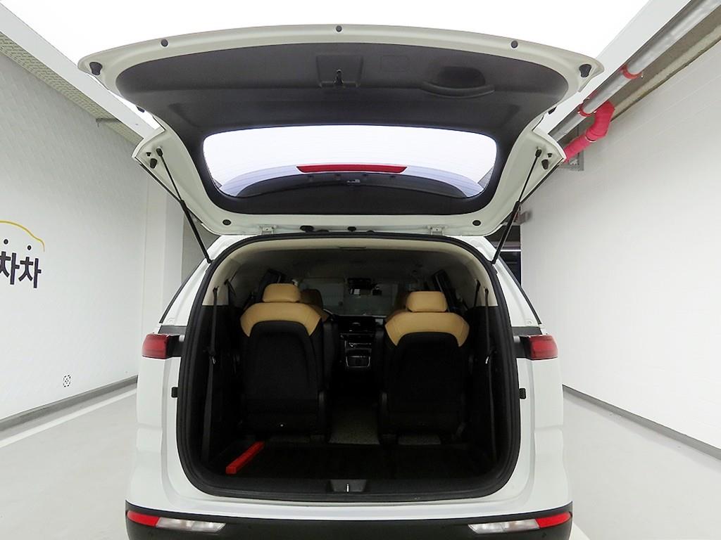 KIA Carnival - Vista 5