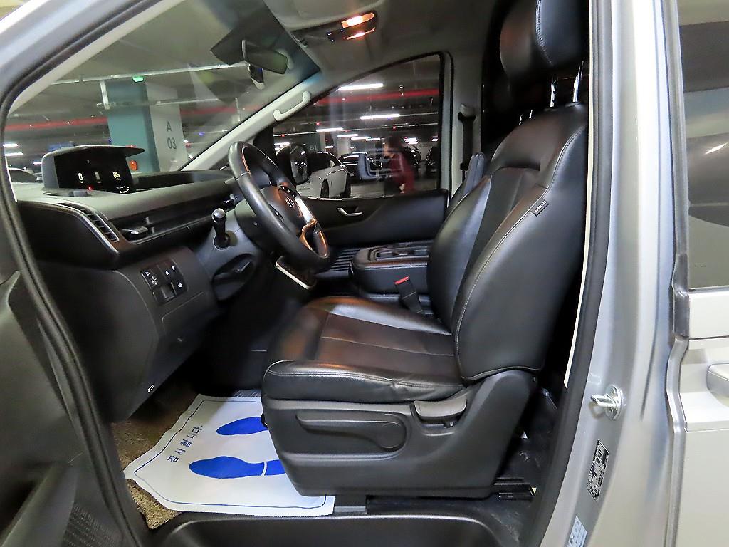 HYUNDAI Staria - Vista 6