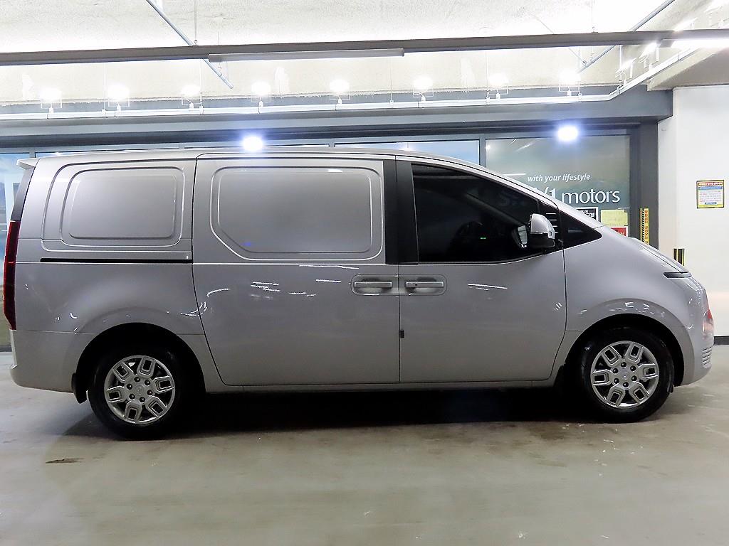 HYUNDAI Staria - Vista 3